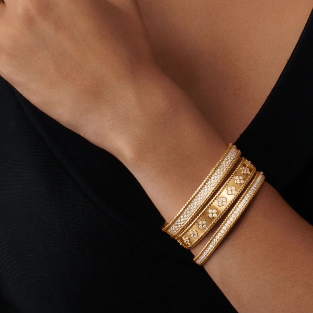 Gold Clover Bracelet - Picture 2 of 14